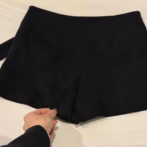 Black High-Waisted Skort v - Picture 5 of 6
